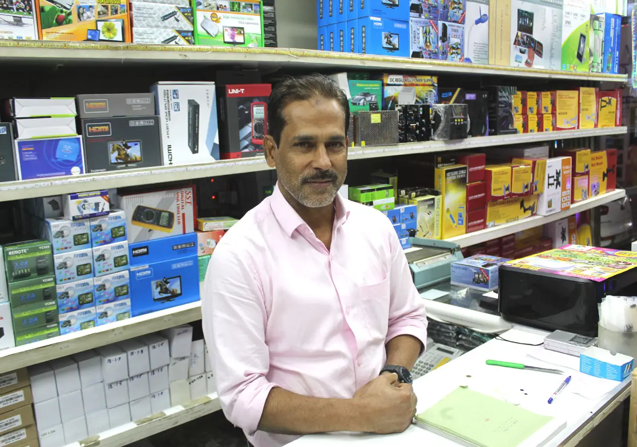 واردات قطعات الکترونیکی از دبی
